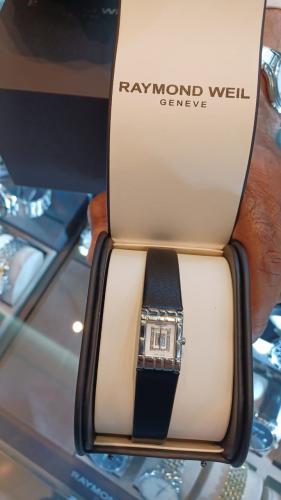 ساعة ألماس ماركة ريموندويل