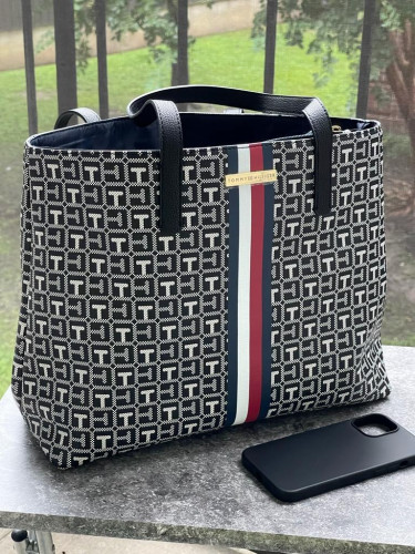 شنطة totebag ماركة تومي