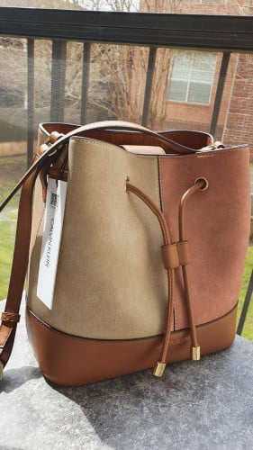 شنطة ماركة كالفن كلاين