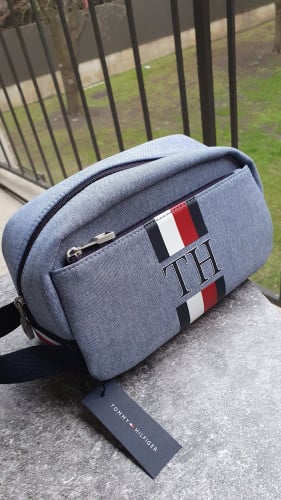 شنطة يد رجالية من تومي هيلفيقر