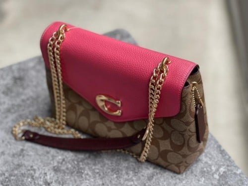 شنطة ماركة كوتش