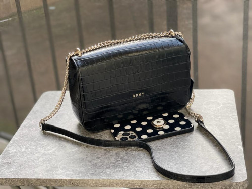 شنطة ماركة DKNY