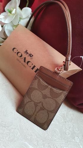 حامل هوية ماركة كوتش