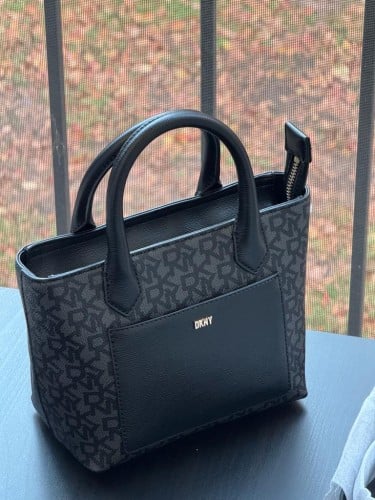 شنطة ماركة DKNY