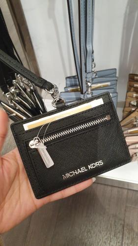 حامل هوية ماركة مايكل كورس