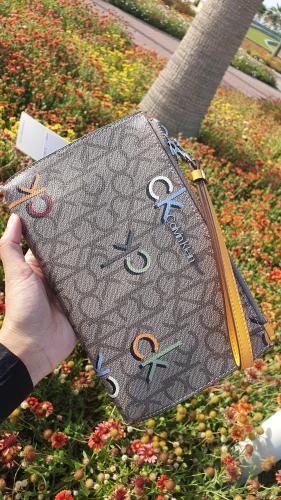 باوتش ماركة كالفن كلاين