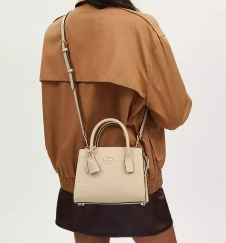 شنطة ماركة كوتش