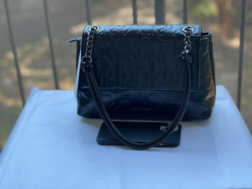 شنطة ماركة كالفن كلاين