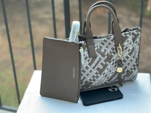 شنطة ماركة كالفن كلاين