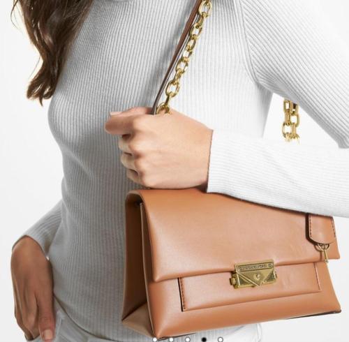 شنطة ماركة مايكل كورس