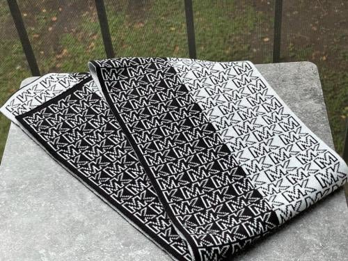 شال ماركة مايكل كورس