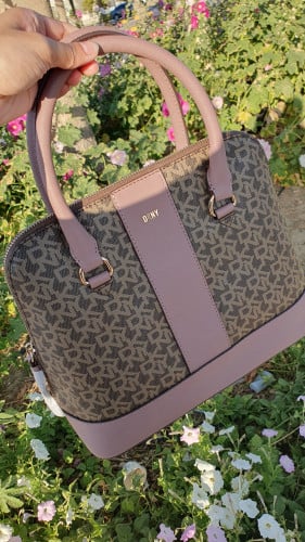 شنطة ماركة DKNY