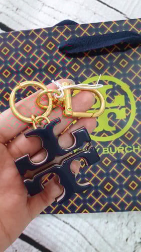 ميدالية ماركة توري بورتش