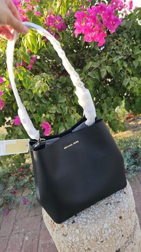 شنطة ماركة مايكل كورس