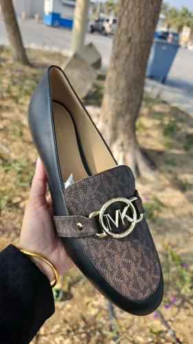 جزمة ماركة مايكل كورس