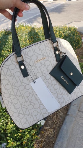 شنطة ماركة كالفن كلاين