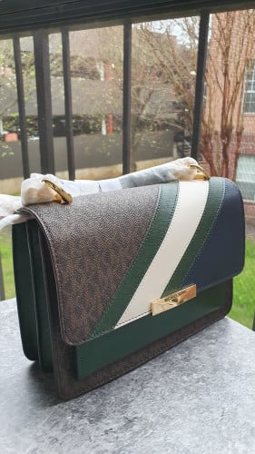 شنطة ماركة مايكل كورس