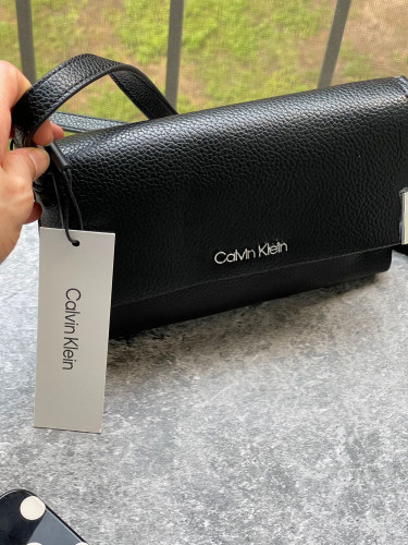 شنطة ماركة كالفن كلاين