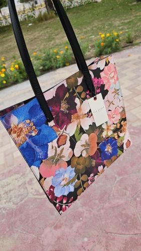 كيس وسط ماركة تيدبيكر