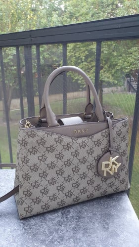 شنطة ماركة  DKNY