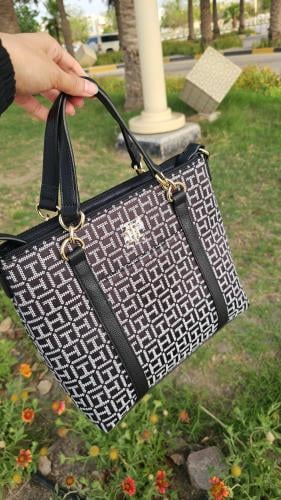 شنطة ماركة تومي هيلفيقر