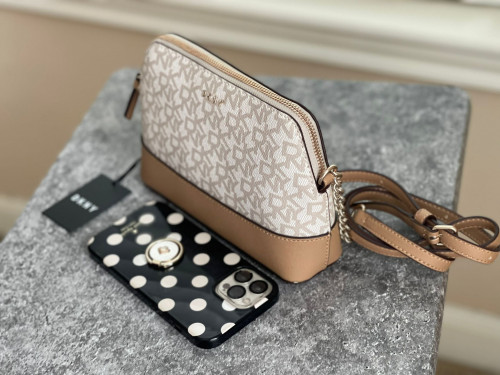 شنطة ماركة DKNY