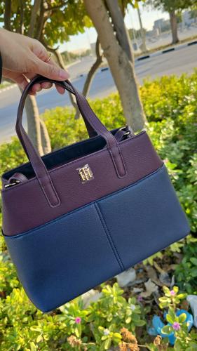 شنطة ماركة تومي هيلفيقر