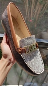 جزمة ماركة مايكل كورس