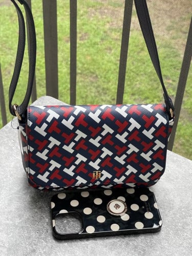 شنطة ماركة تومي هيلفيقر