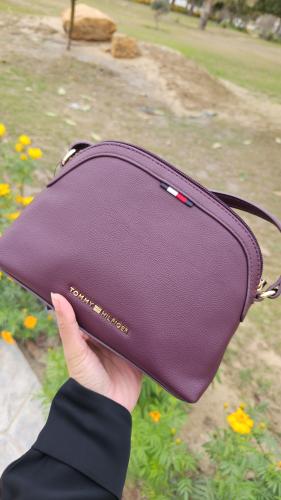 شنطة ماركة تومي هيلفيقر