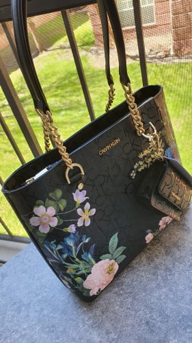 شنطة ماركة كالفن كلاين