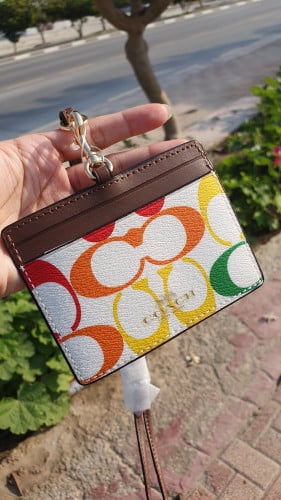 حامل هوية ماركة كوتش