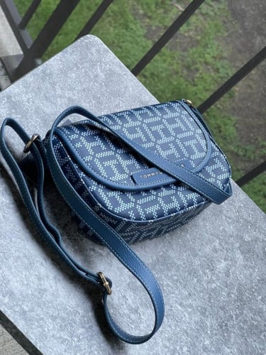 شنطة ماركة تومي هيلفيقر