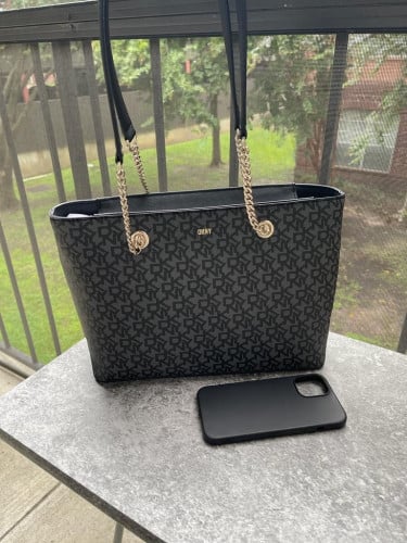 شنطة ماركة DKNY