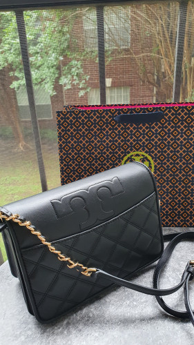 شنطة ماركة توري بورتش