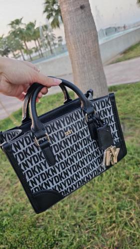 شنطة ماركة DKNY