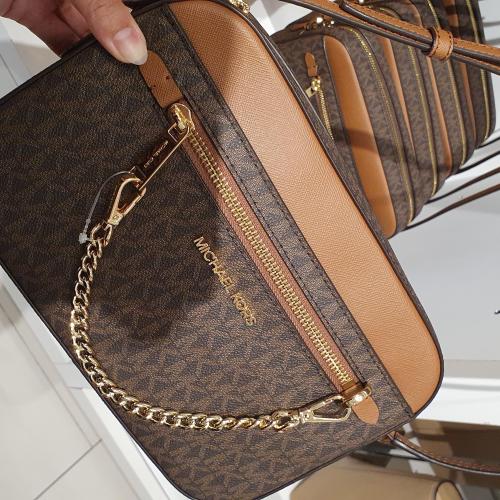 شنطة ماركة مايكل كورس