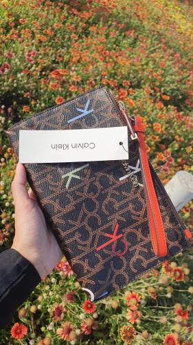 باوتش ماركة كالفن كلاين