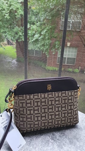 شنطة ماركة تومي هيلفيقر