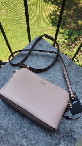 شنطة ماركة DKNY