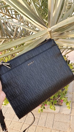 شنطة ماركة DKNY