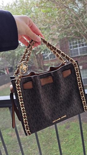 شنطة ماركة مايكل كورس