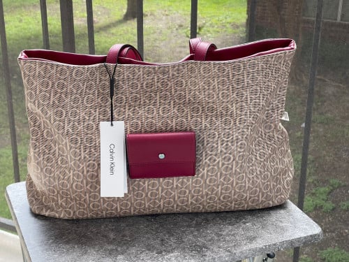 شنطة كبيرة ماركة كالفن كلاين