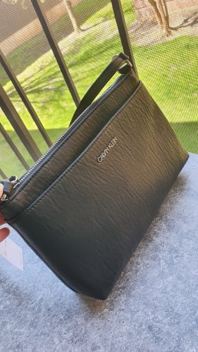 كروس ماركة كالفن كلاين