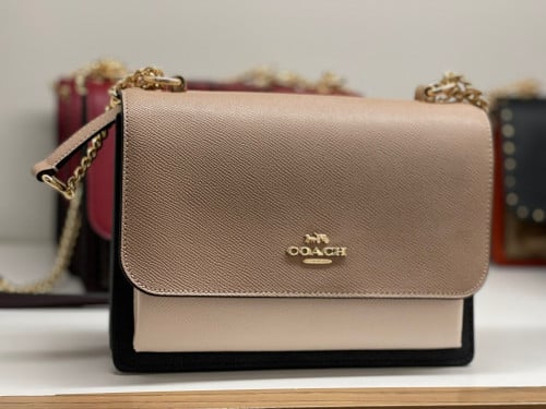 شنطة ماركة كوتش