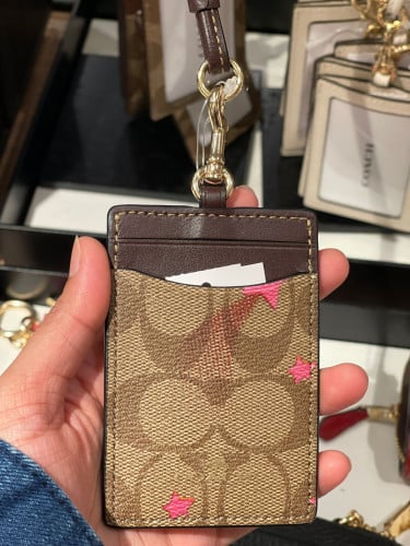 حامل هوية ماركة كوتش