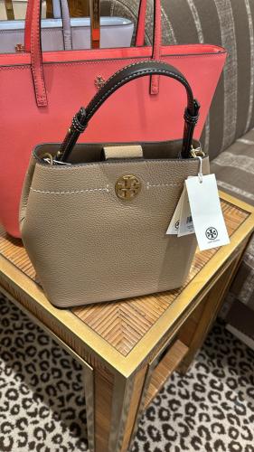 شنطة بكت باق ماركة توري برتش