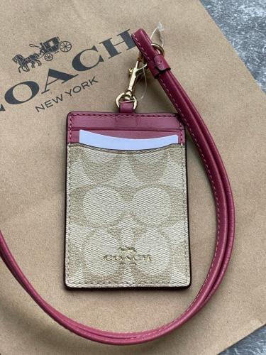 حامل هوية ماركة كوتش