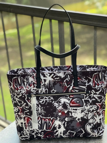 شنطة ماركة DKNY