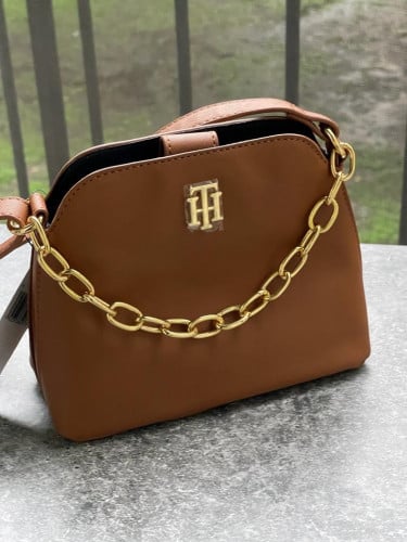 شنطة صغيرة ماركة تومي هيلفيقر